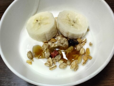 今日のヨーグルト♡バナナ&フルグラ はちみつかけて